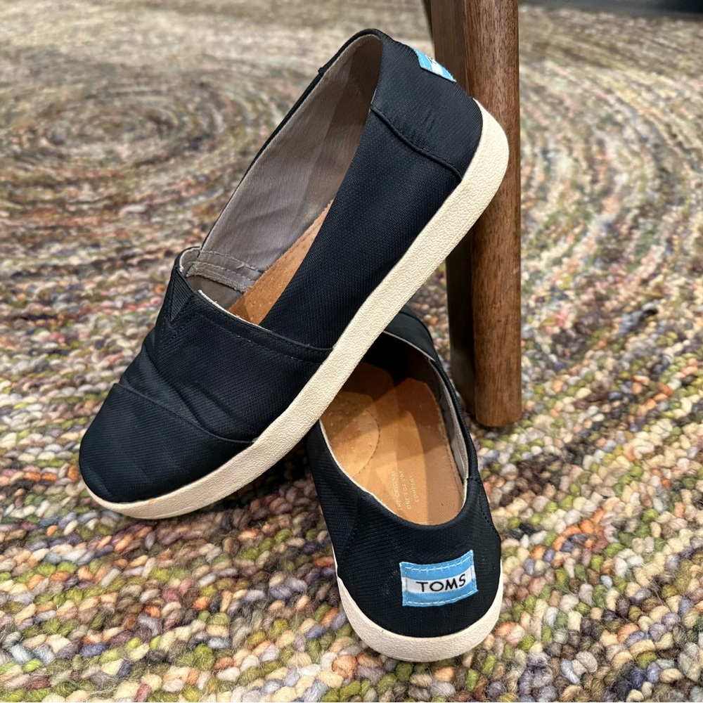 Toms black slip on women’s size 8